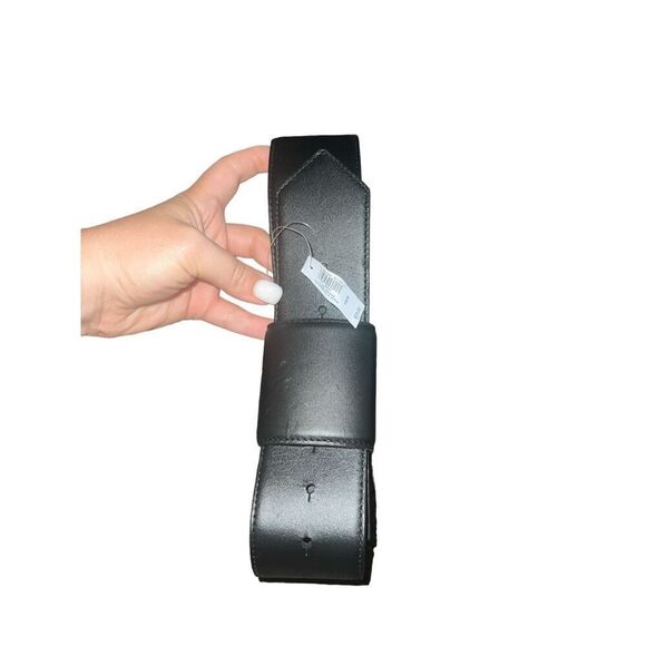 ✨BANANA REPUBLIC LEATHER STATEMENT TAB BELT✨ - Picture 3 of 7